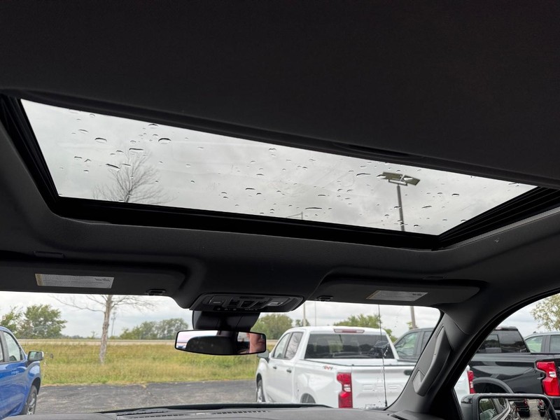 Chevrolet Silverado 1500 Vehicle Full-screen Gallery Image 6