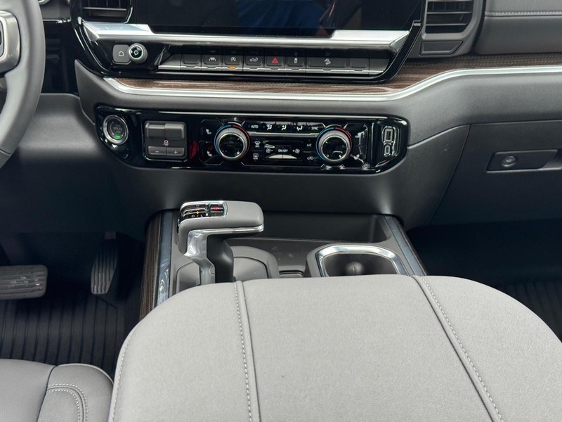 Chevrolet Silverado 1500 Vehicle Full-screen Gallery Image 10