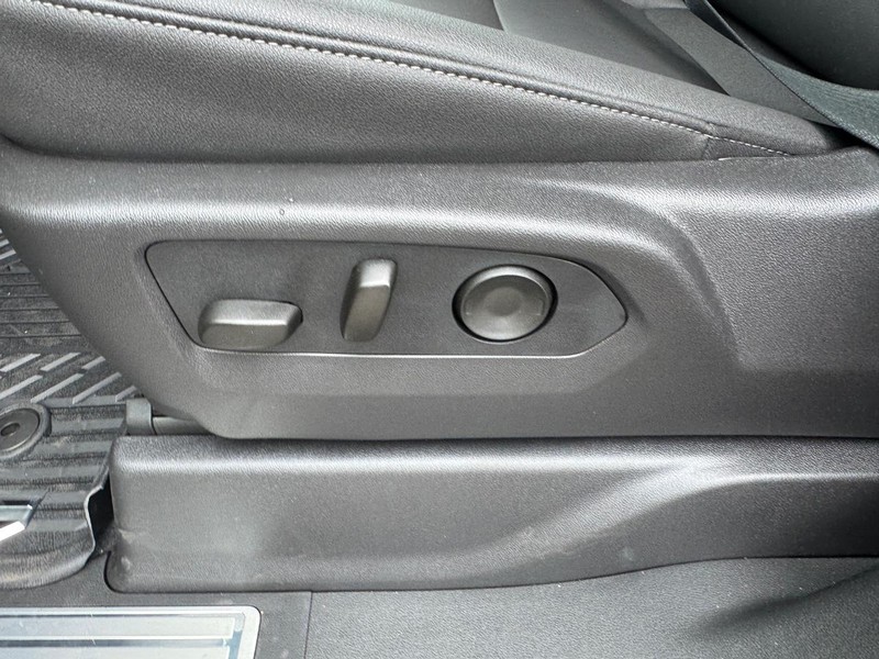 Chevrolet Silverado 1500 Vehicle Full-screen Gallery Image 11