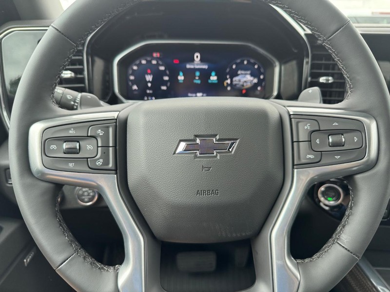 Chevrolet Silverado 1500 Vehicle Full-screen Gallery Image 13