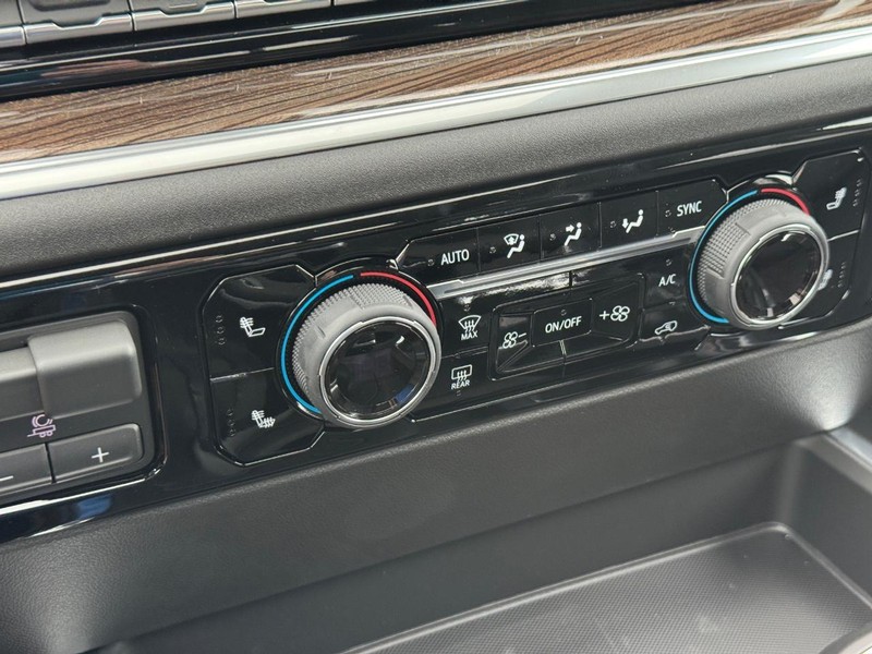 Chevrolet Silverado 1500 Vehicle Full-screen Gallery Image 16