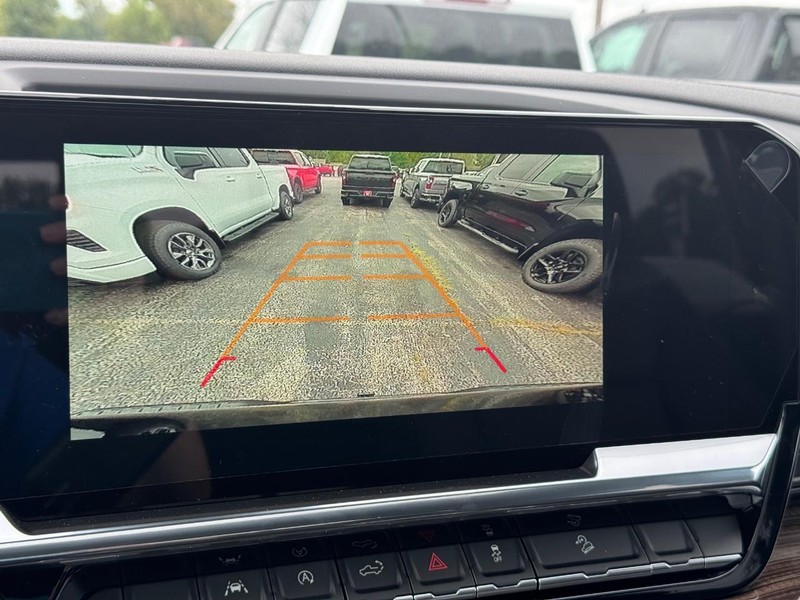 Chevrolet Silverado 1500 Vehicle Full-screen Gallery Image 17