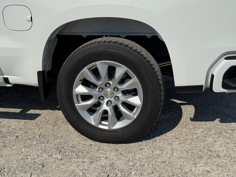 Chevrolet Silverado 1500 Vehicle Full-screen Gallery Image 4