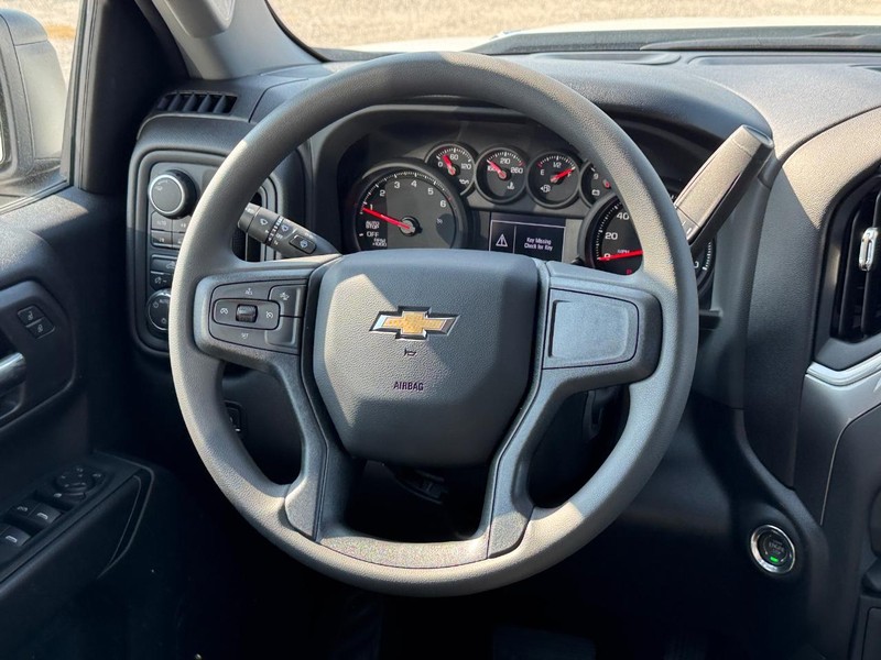 Chevrolet Silverado 1500 Vehicle Full-screen Gallery Image 7