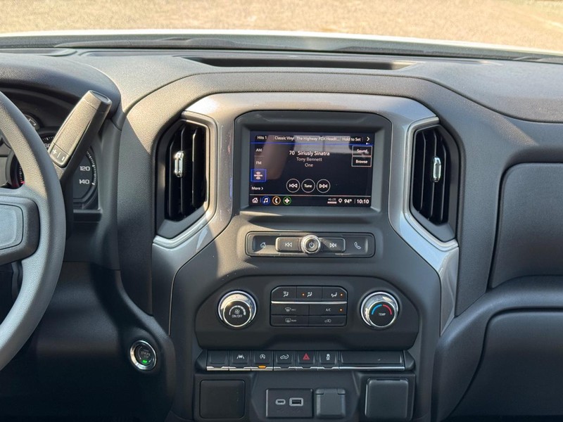 Chevrolet Silverado 1500 Vehicle Full-screen Gallery Image 8