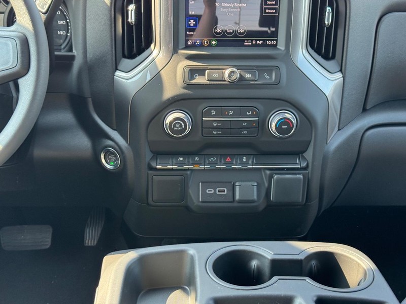 Chevrolet Silverado 1500 Vehicle Full-screen Gallery Image 9