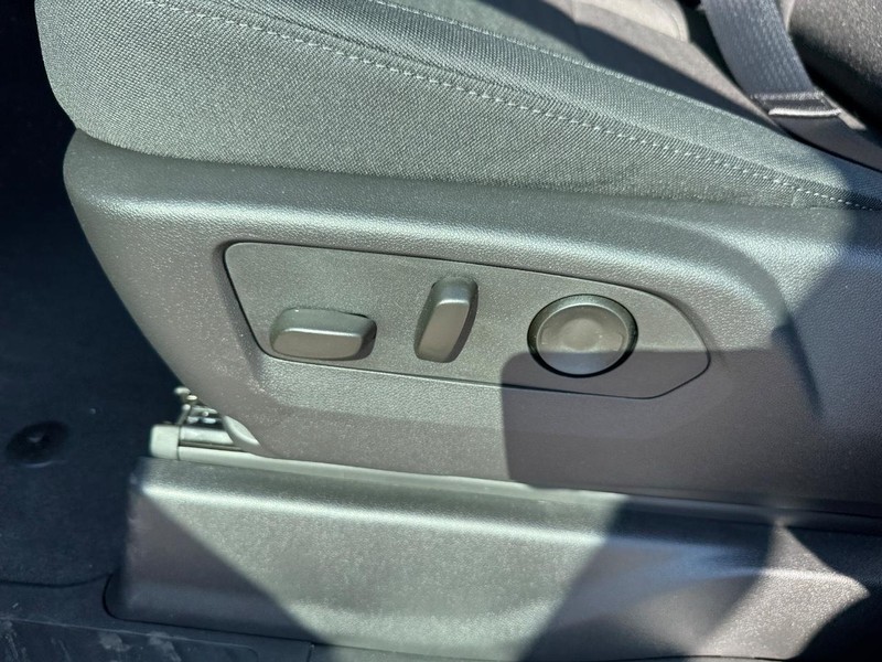 Chevrolet Silverado 1500 Vehicle Full-screen Gallery Image 10