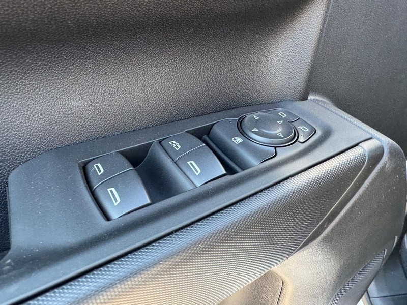 Chevrolet Silverado 1500 Vehicle Full-screen Gallery Image 11