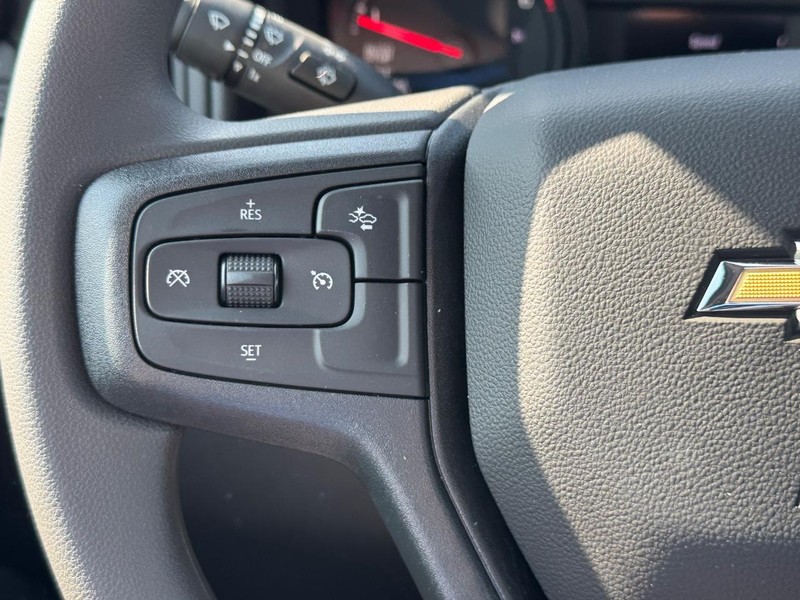 Chevrolet Silverado 1500 Vehicle Full-screen Gallery Image 13