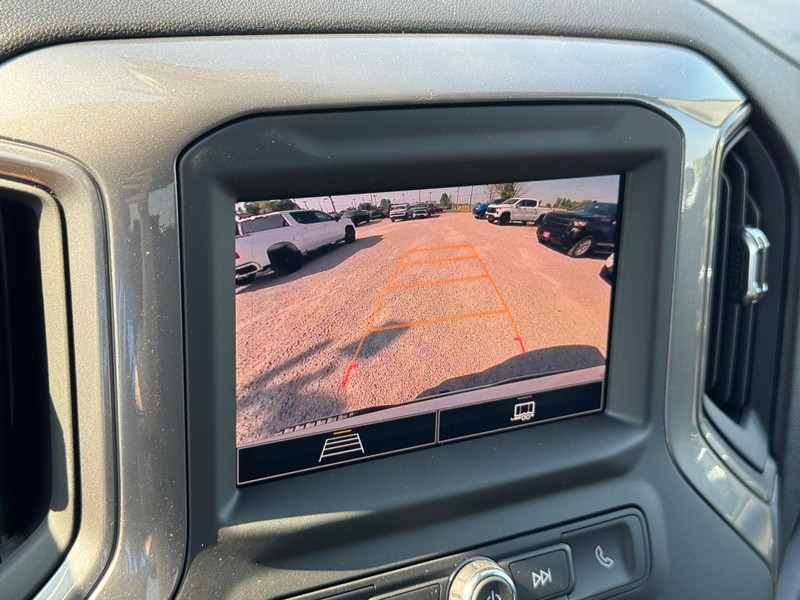 Chevrolet Silverado 1500 Vehicle Full-screen Gallery Image 15