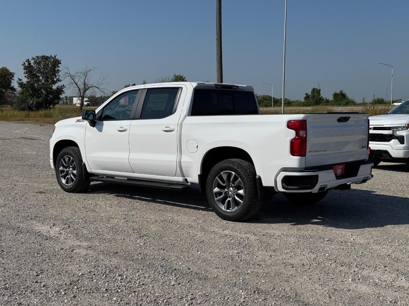 Chevrolet Silverado 1500 Vehicle Full-screen Gallery Image 3