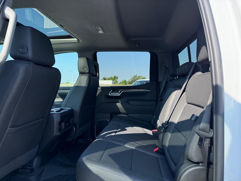 Chevrolet Silverado 1500 Vehicle Full-screen Gallery Image 5