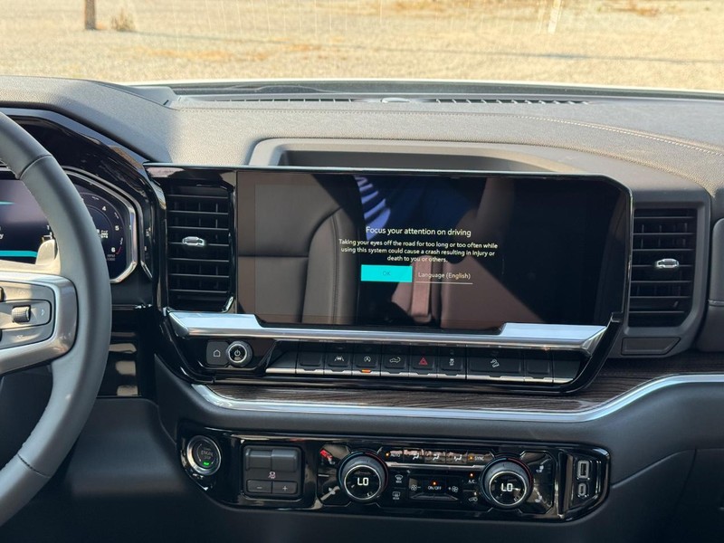 Chevrolet Silverado 1500 Vehicle Full-screen Gallery Image 9