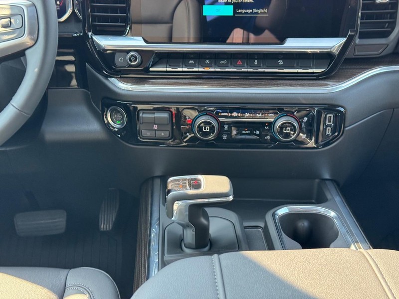 Chevrolet Silverado 1500 Vehicle Full-screen Gallery Image 10