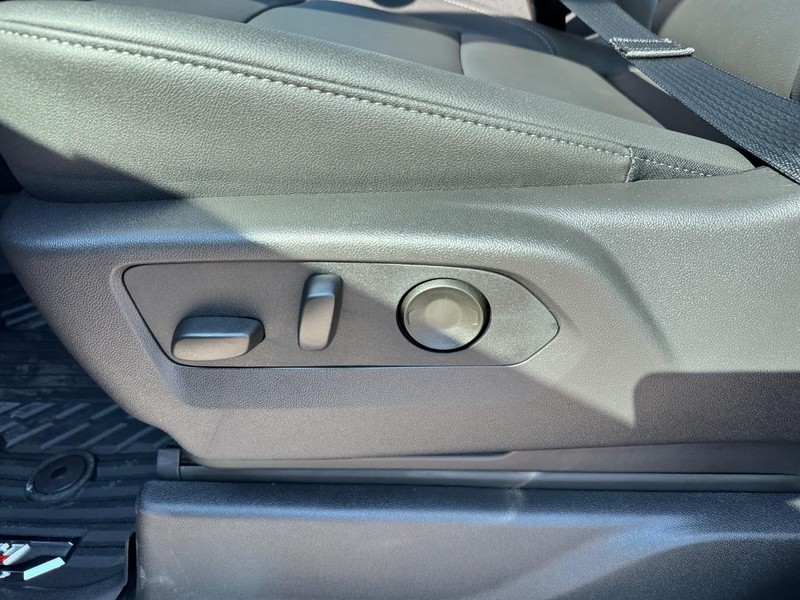 Chevrolet Silverado 1500 Vehicle Full-screen Gallery Image 11