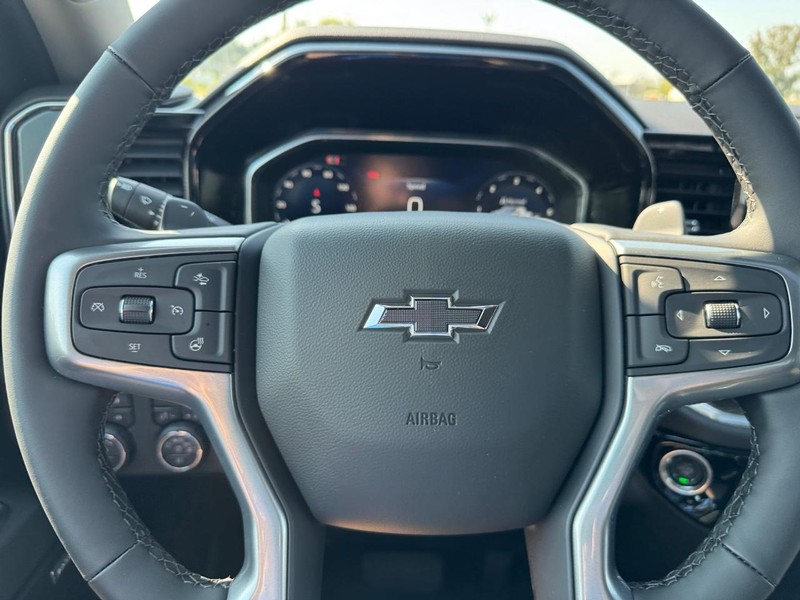 Chevrolet Silverado 1500 Vehicle Full-screen Gallery Image 13