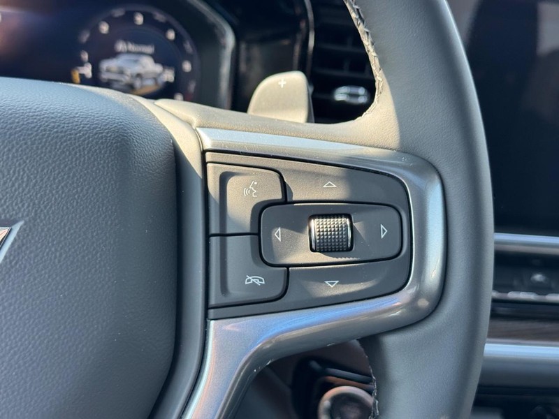 Chevrolet Silverado 1500 Vehicle Full-screen Gallery Image 15