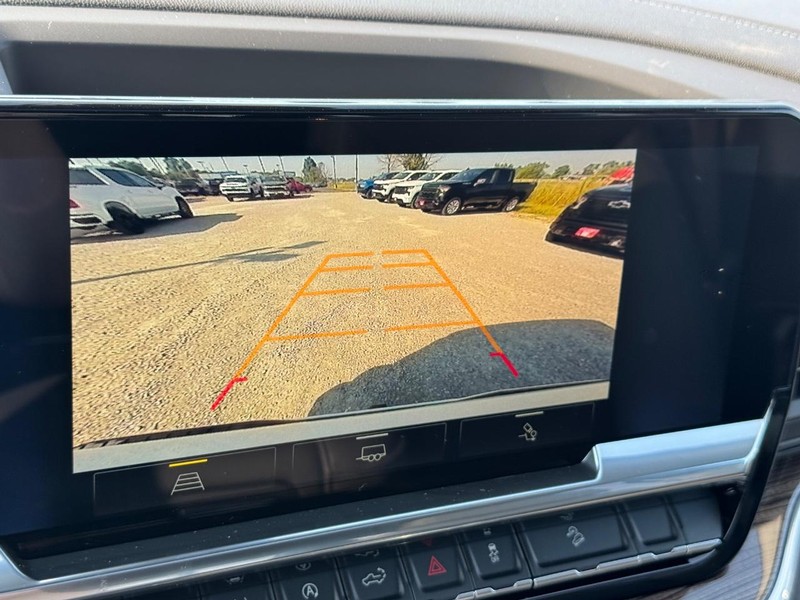 Chevrolet Silverado 1500 Vehicle Full-screen Gallery Image 17