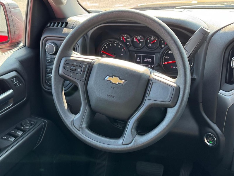 Chevrolet Silverado 1500 Vehicle Full-screen Gallery Image 7