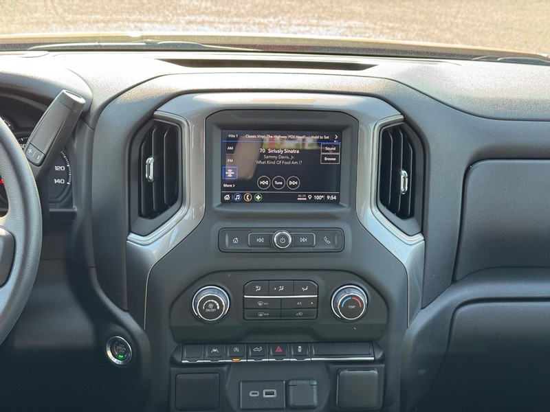 Chevrolet Silverado 1500 Vehicle Full-screen Gallery Image 8
