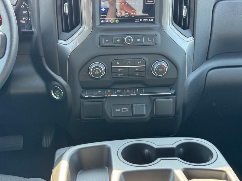 Chevrolet Silverado 1500 Vehicle Full-screen Gallery Image 9