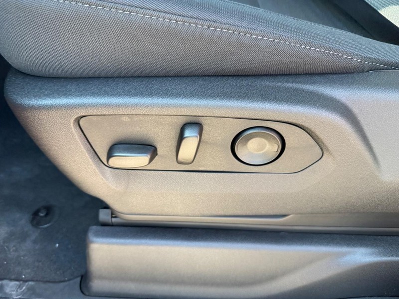 Chevrolet Silverado 1500 Vehicle Full-screen Gallery Image 10