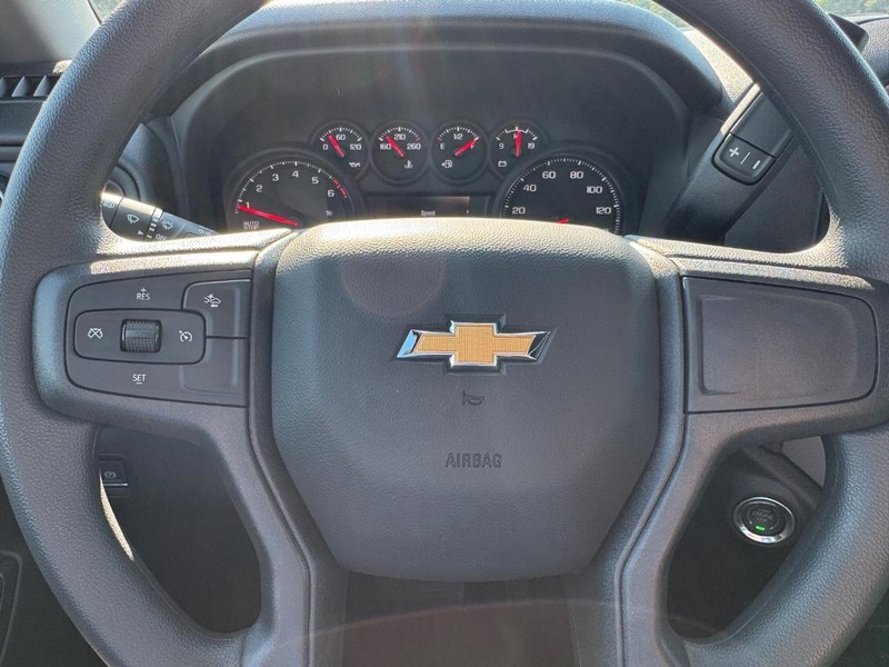 Chevrolet Silverado 1500 Vehicle Full-screen Gallery Image 12