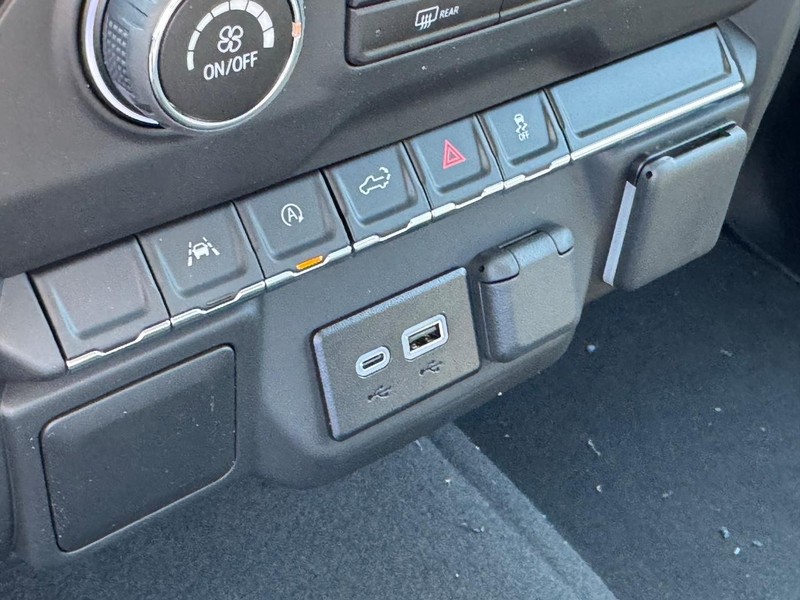 Chevrolet Silverado 1500 Vehicle Full-screen Gallery Image 14