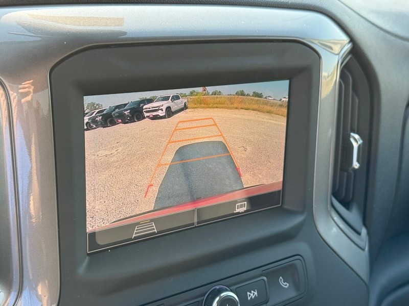 Chevrolet Silverado 1500 Vehicle Full-screen Gallery Image 15
