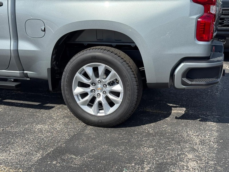 Chevrolet Silverado 1500 Vehicle Full-screen Gallery Image 4