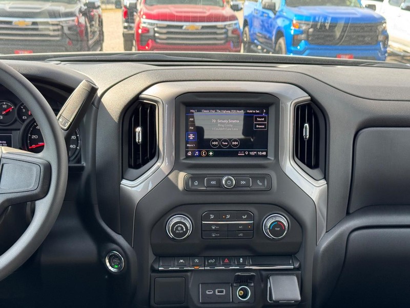 Chevrolet Silverado 1500 Vehicle Full-screen Gallery Image 8