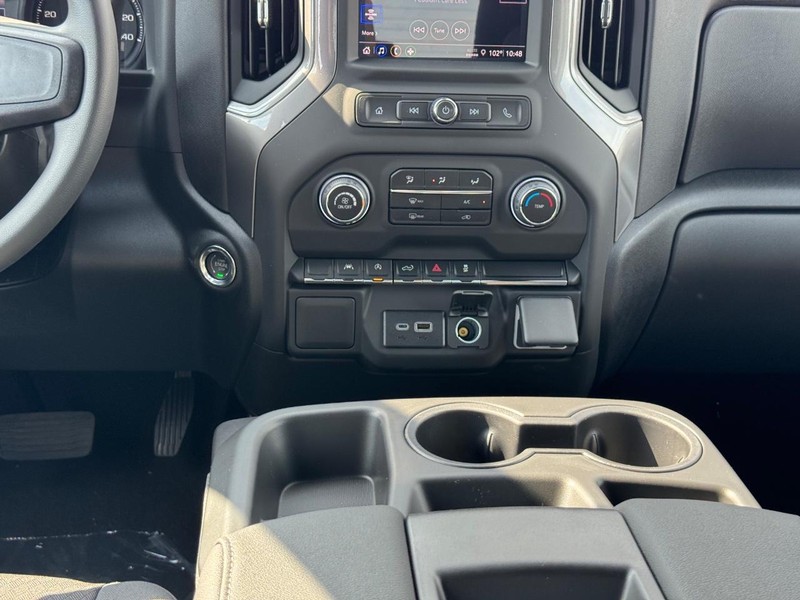 Chevrolet Silverado 1500 Vehicle Full-screen Gallery Image 9