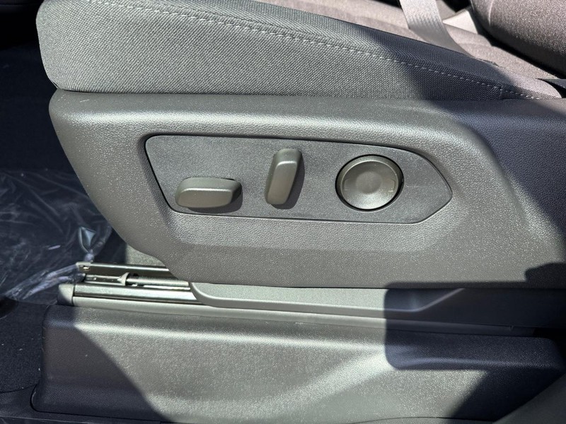 Chevrolet Silverado 1500 Vehicle Full-screen Gallery Image 10