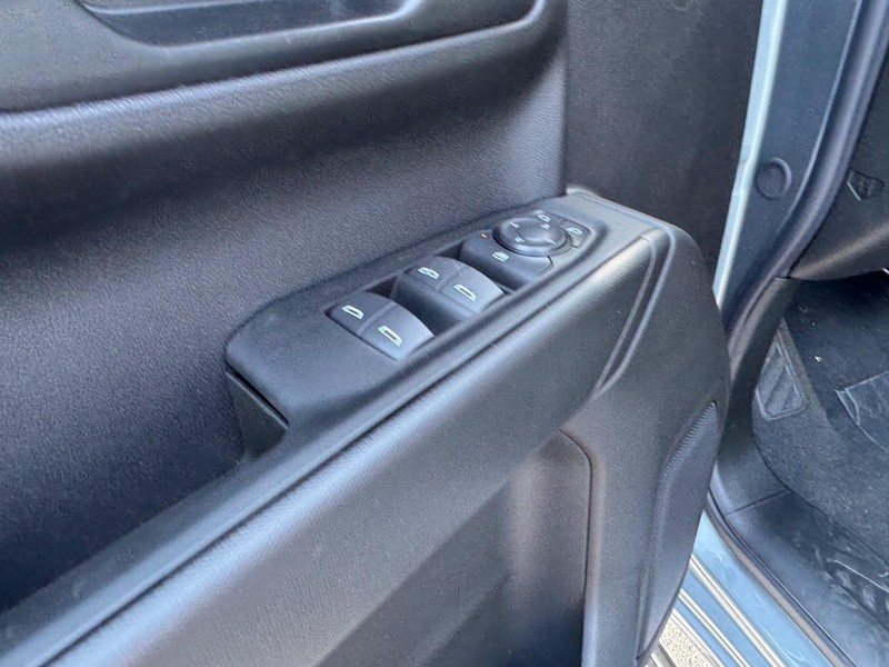 Chevrolet Silverado 1500 Vehicle Full-screen Gallery Image 11