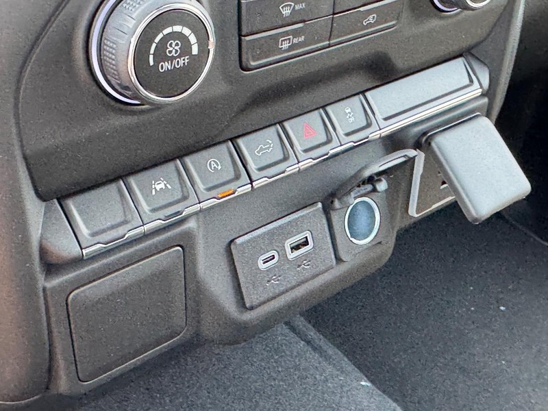 Chevrolet Silverado 1500 Vehicle Full-screen Gallery Image 14