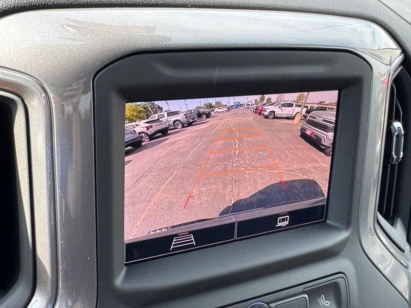 Chevrolet Silverado 1500 Vehicle Full-screen Gallery Image 15