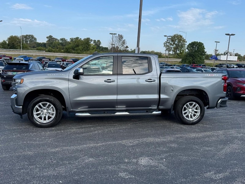 Chevrolet Silverado 1500 LTD Vehicle Full-screen Gallery Image 2