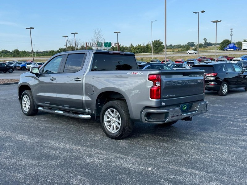 Chevrolet Silverado 1500 LTD Vehicle Full-screen Gallery Image 3
