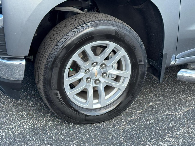 Chevrolet Silverado 1500 LTD Vehicle Full-screen Gallery Image 9