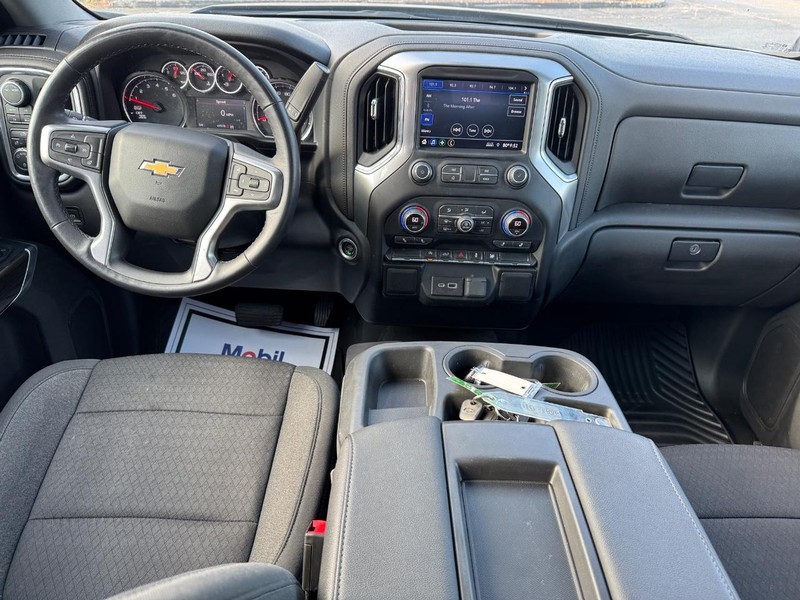 Chevrolet Silverado 1500 LTD Vehicle Full-screen Gallery Image 11