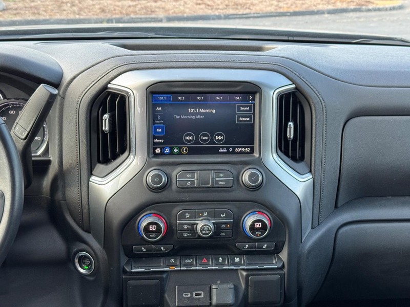 Chevrolet Silverado 1500 LTD Vehicle Full-screen Gallery Image 13