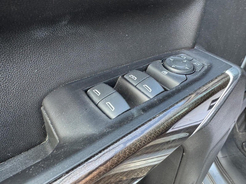 Chevrolet Silverado 1500 LTD Vehicle Full-screen Gallery Image 16