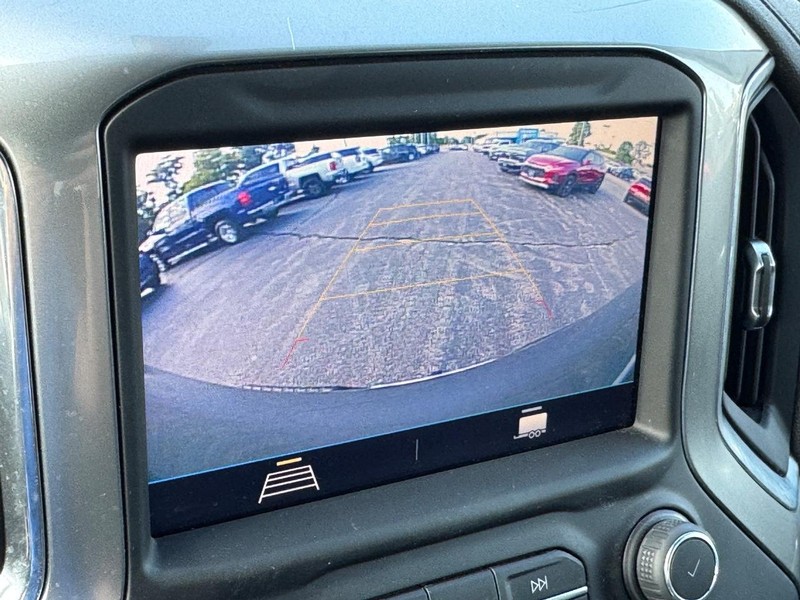 Chevrolet Silverado 1500 LTD Vehicle Full-screen Gallery Image 21