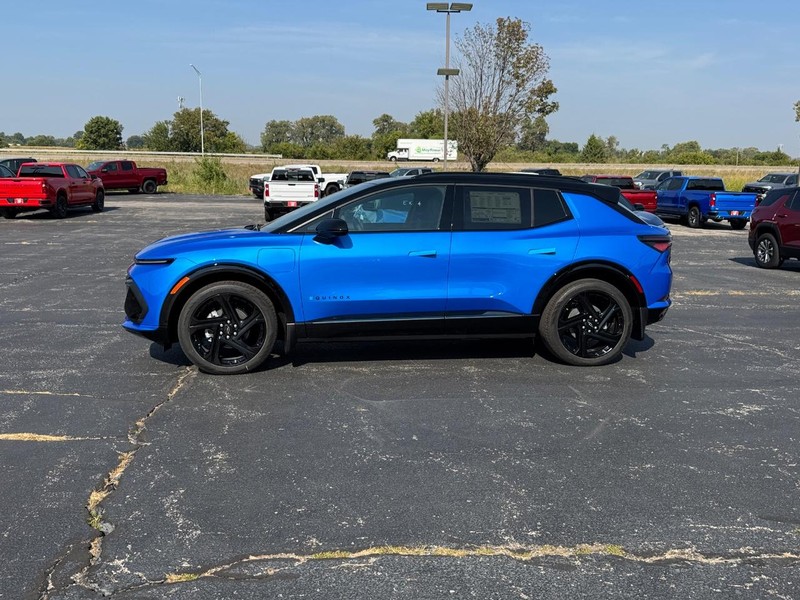 Chevrolet Equinox EV Vehicle Full-screen Gallery Image 2