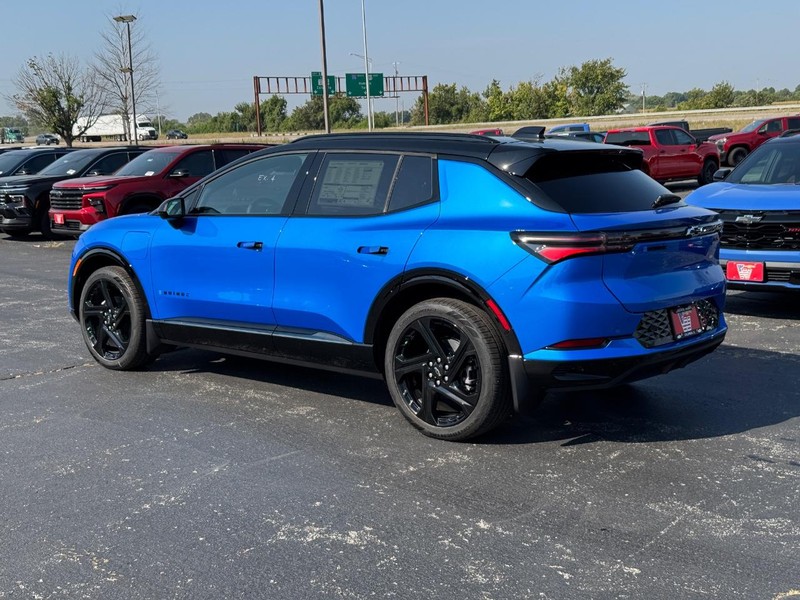 Chevrolet Equinox EV Vehicle Full-screen Gallery Image 3