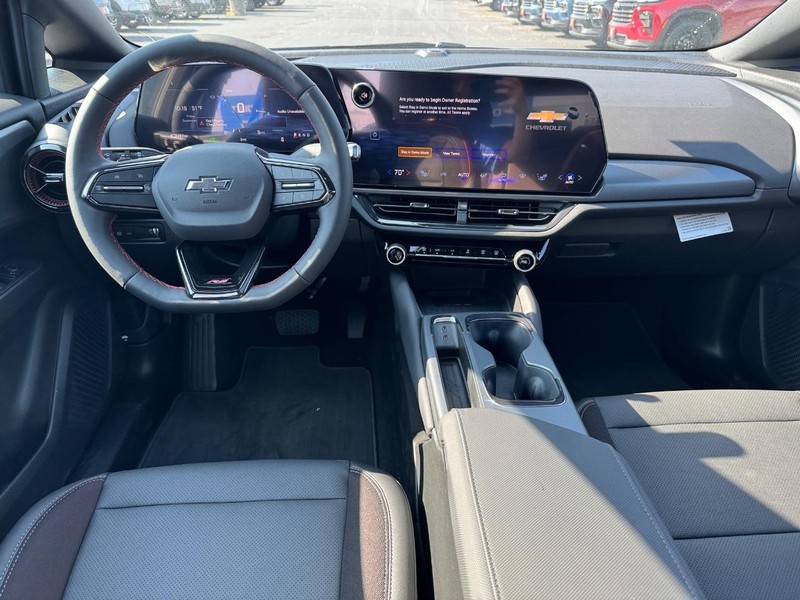 Chevrolet Equinox EV Vehicle Full-screen Gallery Image 8