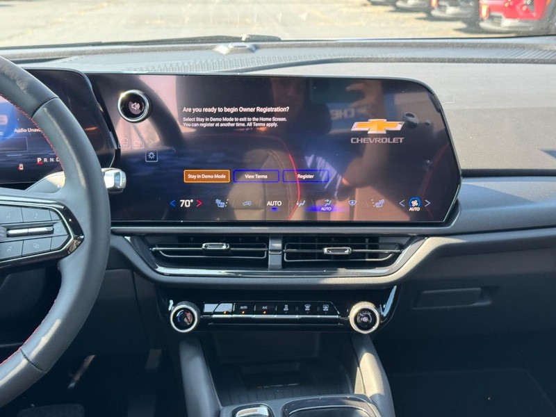 Chevrolet Equinox EV Vehicle Full-screen Gallery Image 9