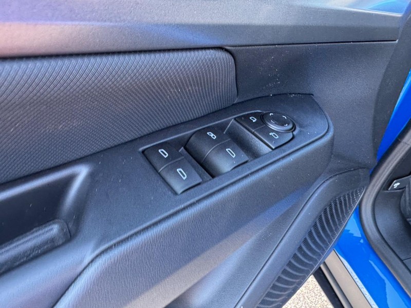 Chevrolet Equinox EV Vehicle Full-screen Gallery Image 12