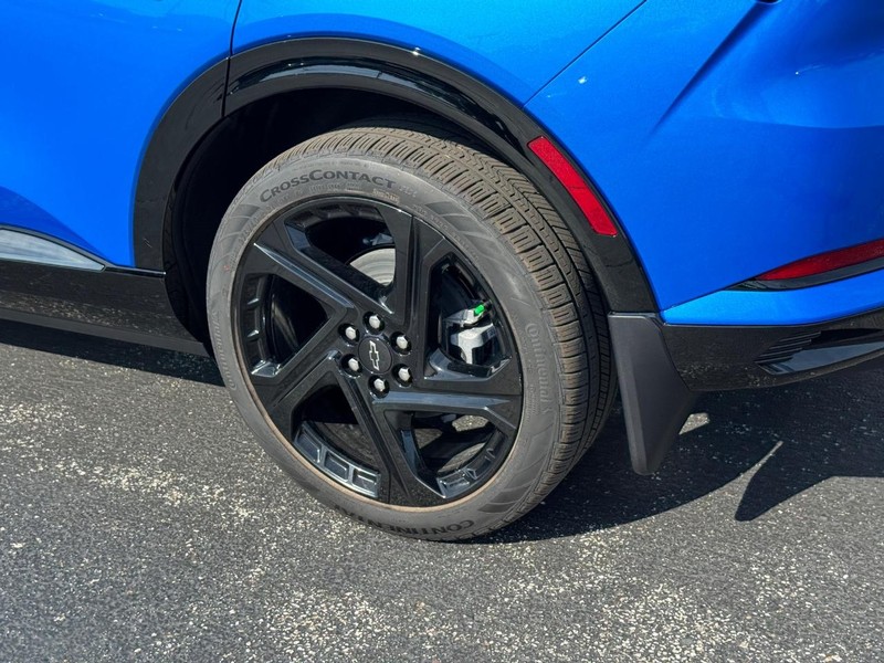 Chevrolet Equinox EV Vehicle Full-screen Gallery Image 4