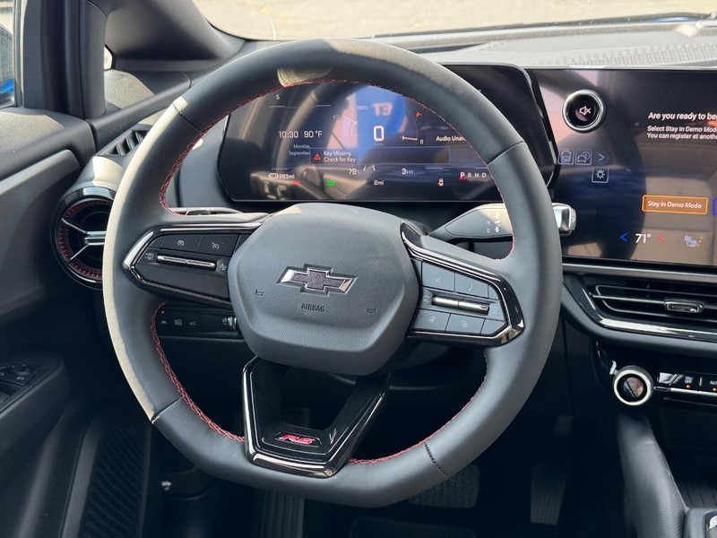 Chevrolet Equinox EV Vehicle Full-screen Gallery Image 7